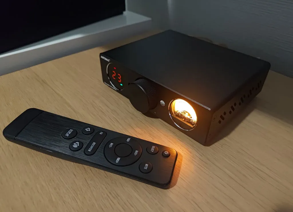 Aiyima Decoder forstærker EU 32V 2x300W Bluetooth